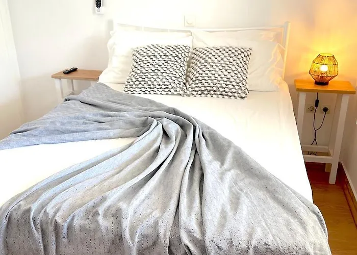 Lemon Tree House, Golden アパート