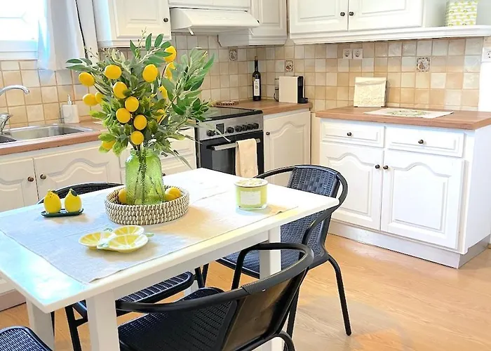 Lemon Tree House, Golden アパート クリシ・アクティ