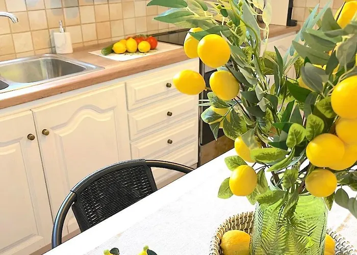 Lemon Tree House, Golden * クリシ・アクティ