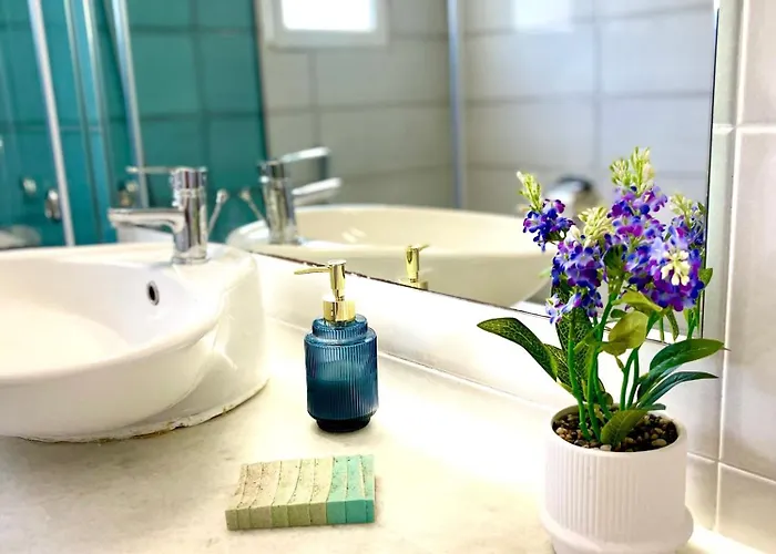 Lemon Tree House, Golden * クリシ・アクティ