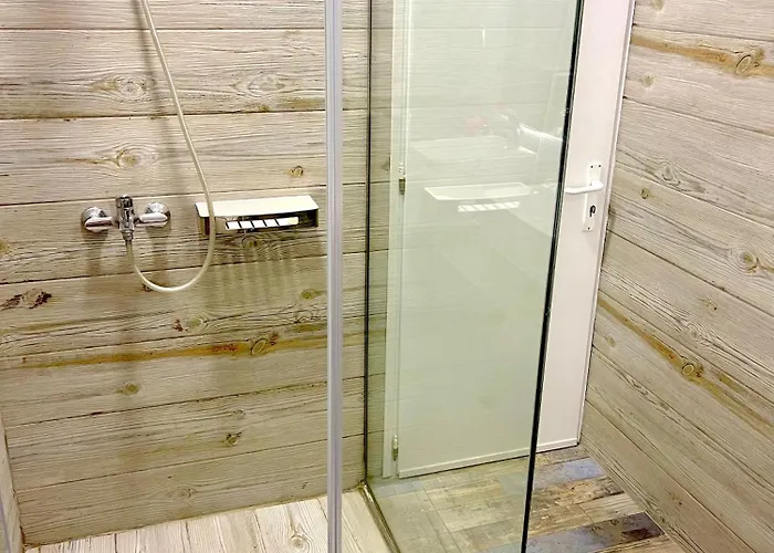 Lemon Tree House, Golden クリシ・アクティ