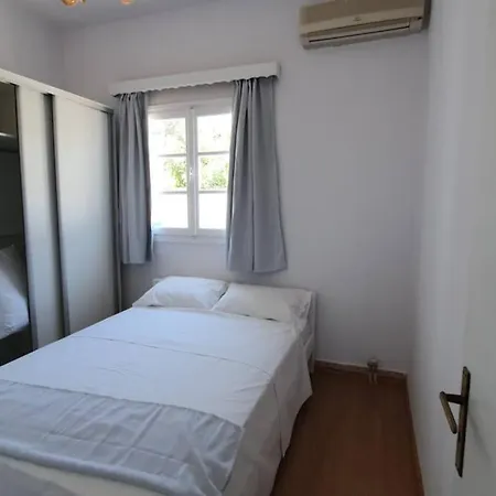 Trollhouse Villa, Golden Apartment