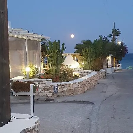 Trollhouse Villa, Golden Apartment Chrisi Akti (Paros)