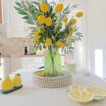 Lemon Tree House, Golden Apartment *