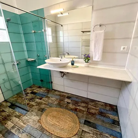 Lemon Tree House, Golden Apartment Chrisi Akti (Paros)