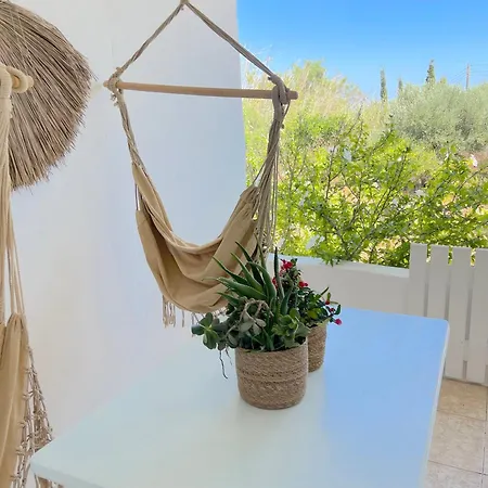 Lemon Tree House, Golden * Chrisi Akti (Paros)