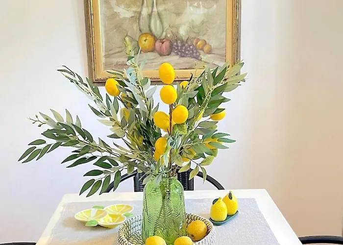 Lemon Tree House, Golden